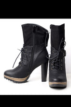 Load image into Gallery viewer, 4021-2 Shoes / boots tied - black