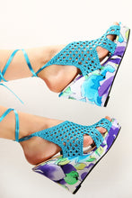 Load image into Gallery viewer, 3421-1 Sandals for koturnie in flowers, tied - Blue